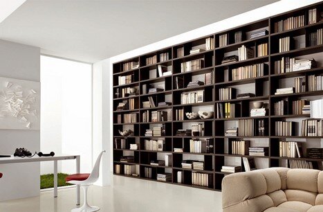 Libreria a parete in stile moderno 